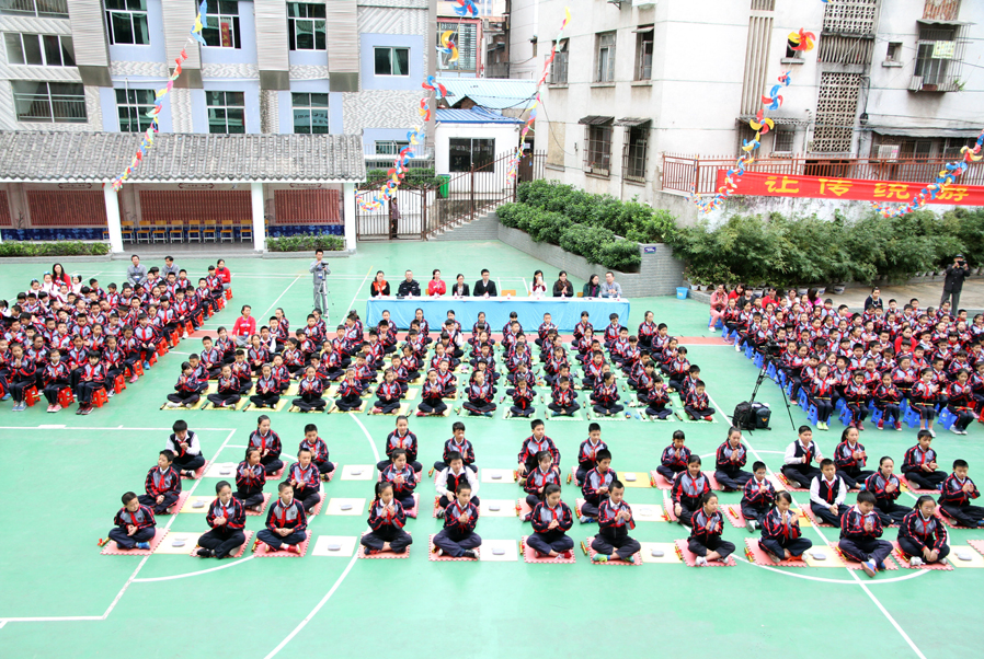 南宁市解放路小学"快乐学技艺和谐满校园"践行社会主义核心价值观暨第